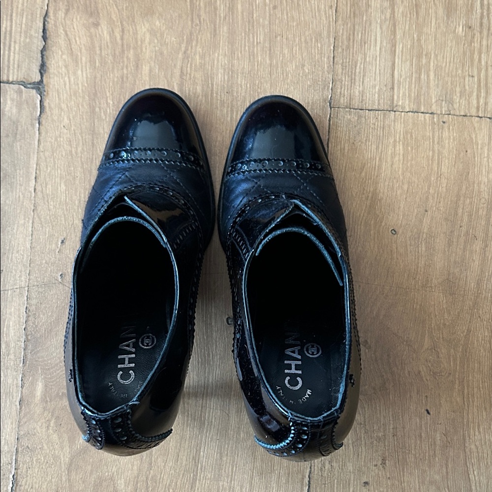CHANEL Vintage Glossy Black Oxford Leather Heel Shoes